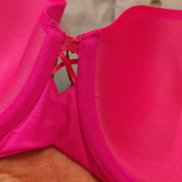 Victoria Secret - Picture 2 of 4